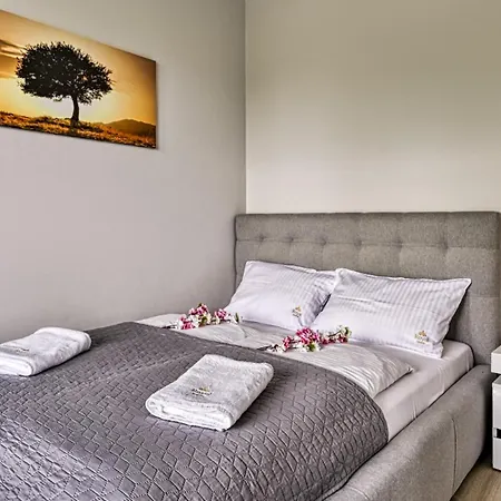 Triventi Mountain By Royal Aparts *