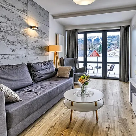 Triventi Mountain Residence Z Basenem, Sauna I Jacuzzi By Royal Aparts Apartmán *